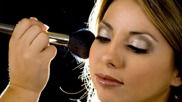 Nezapomeňte sladit oční stíny