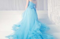 Barevné svatební šaty