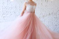 Barevné svatební šaty