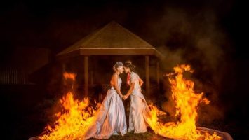 Hořící svatební šaty