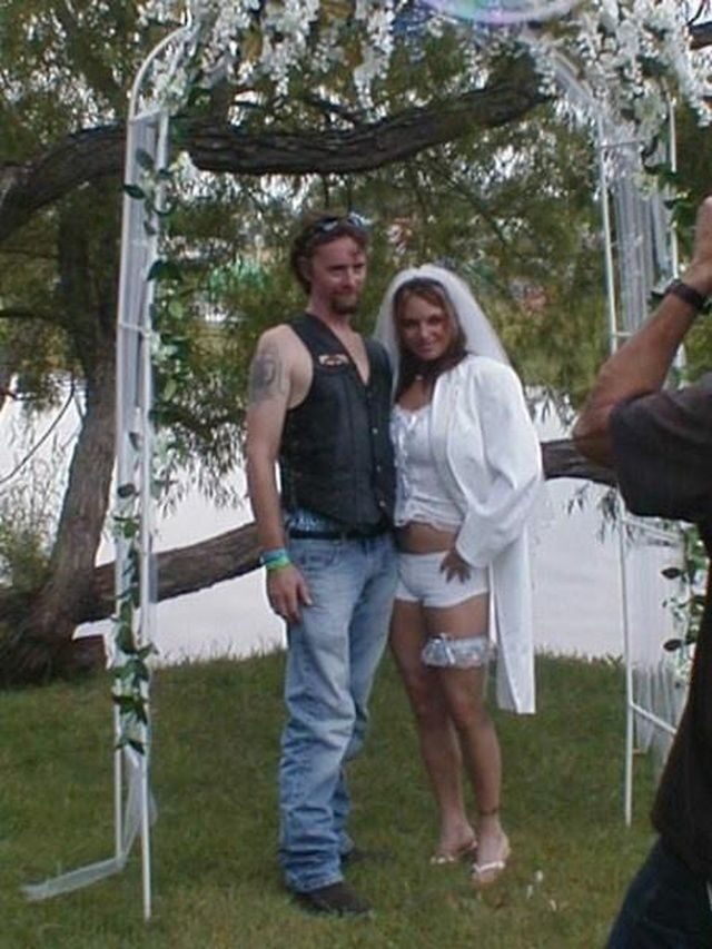 Šílené svatební šaty