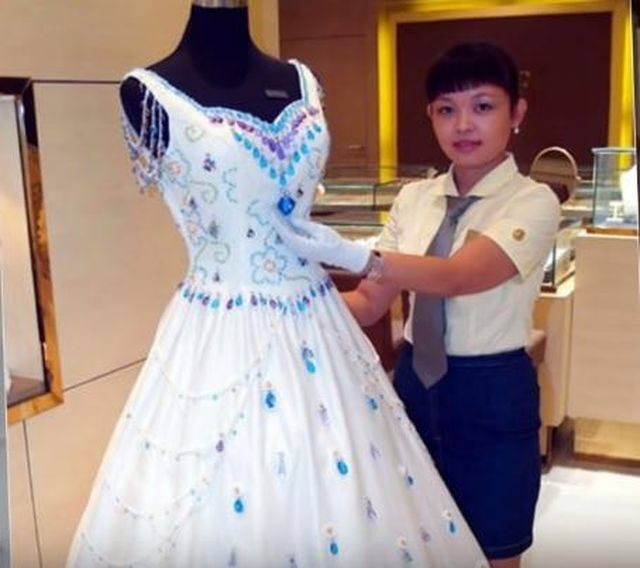 Nejdražší svatební šaty, Youtube.com