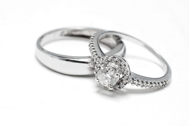 Rozdílné snubní prsteny