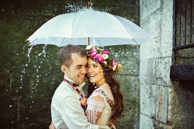 Svatební fotografie v dešti