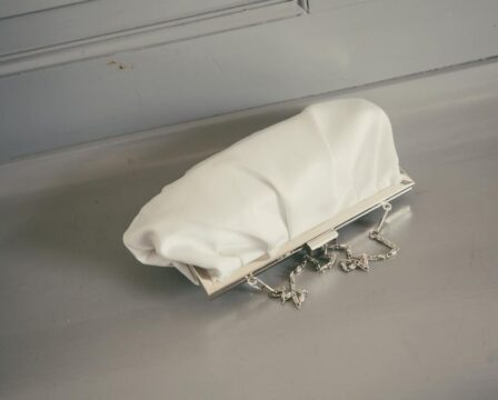 Bílá kabelka pro nevěstu